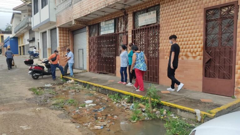 Habitantes de barrio fronterizo claman por la reparación de bote de aguas blancas