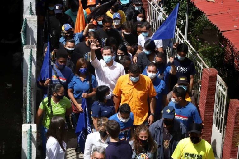 Guaidó convoca a «encuentros municipales» en todo el país