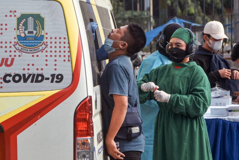 Para la OMS es “trágico” el balance de medio millón de muertos tras aparición de ómicron