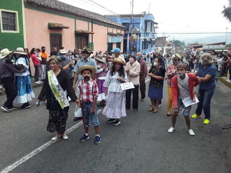 Comparsas recorrieron las calles de Cordero