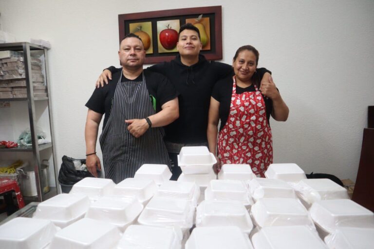 Artista colombiano regaló 500 almuerzos a venezolanos en las calles de Bogotá