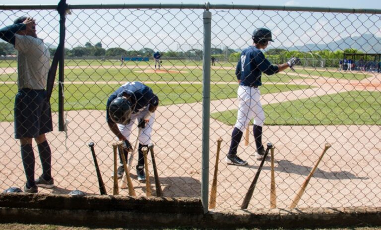 Tren de Aragua y otras bandas extorsionan a academias de beisbol