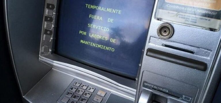 Banca cerró 2021 con 13.242 trabajadores menos y la mitad de cajeros automáticos que en 2019