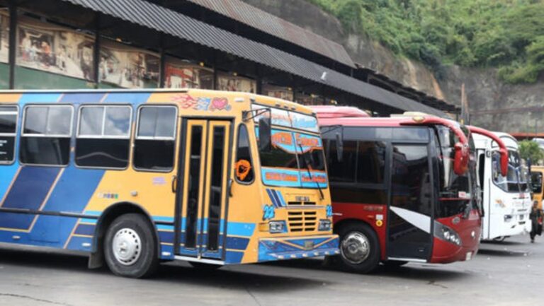 Exigen tarjeta de vacunación para viajar entre varios estados