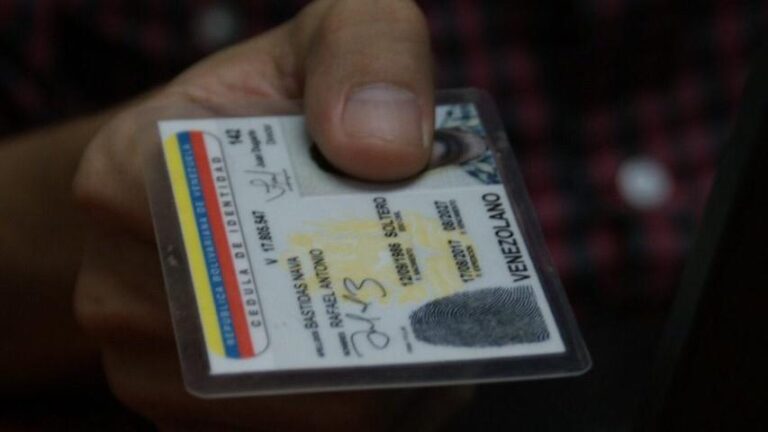 Saime desmiente requisito de cédula vigente para abordar vuelos