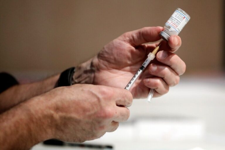 Al menos 20 niños belgas recibieron por error vacuna no autorizada de Moderna