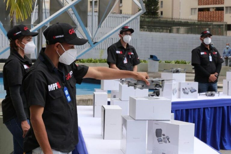 Corpoelec certificó a 99 pilotos de drones para vigilar red eléctrica