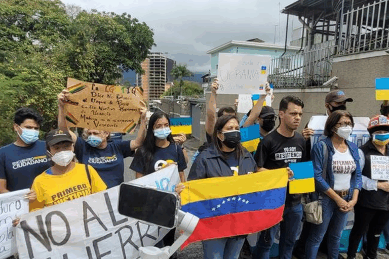 Protestan en la embajada de Rusia en Caracas
