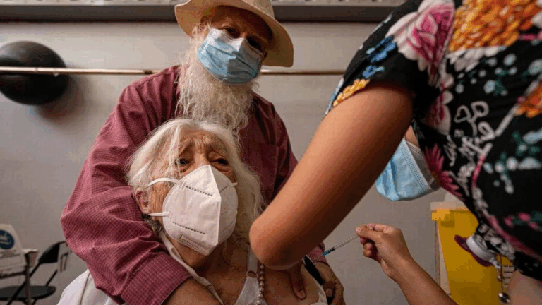 Ómicron dispara ingresos en la UCI y muertes en Chile