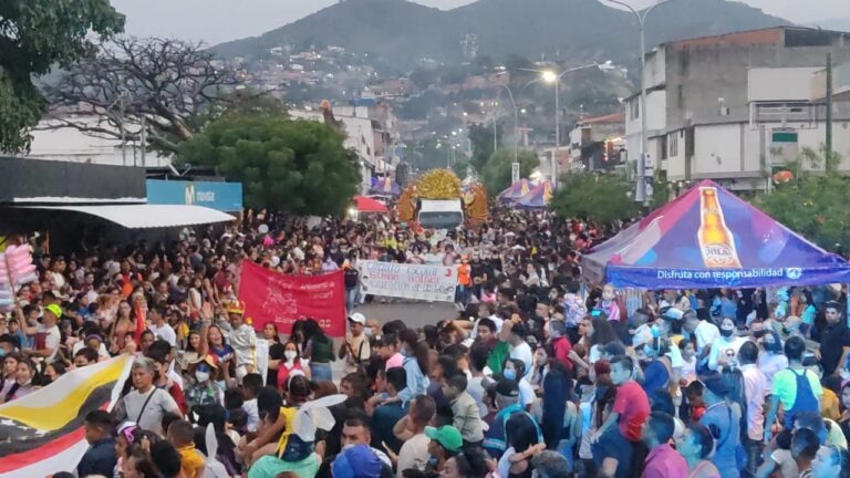 Música, brillo y color en la frontera