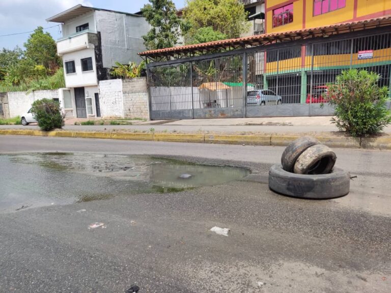 Aguas servidas desbordadas alarman a vecinos del sector Araure