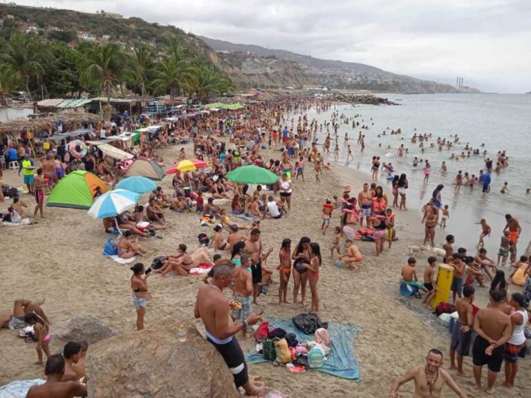 Playas de La Guaira repletas en carnaval