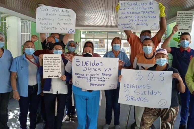Protestan en centros de salud de Caracas por «salarios de hambre»