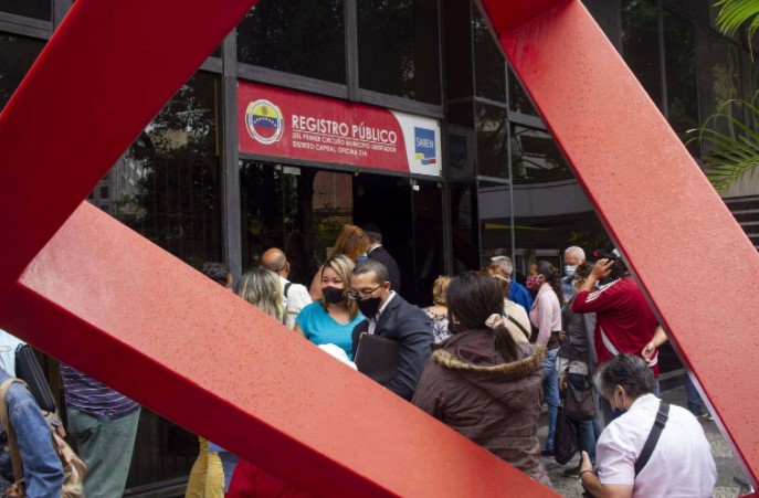 Notariar compraventa de un carro puede costar 141 dólares: Rojas Pérez dice que es inconstitucional