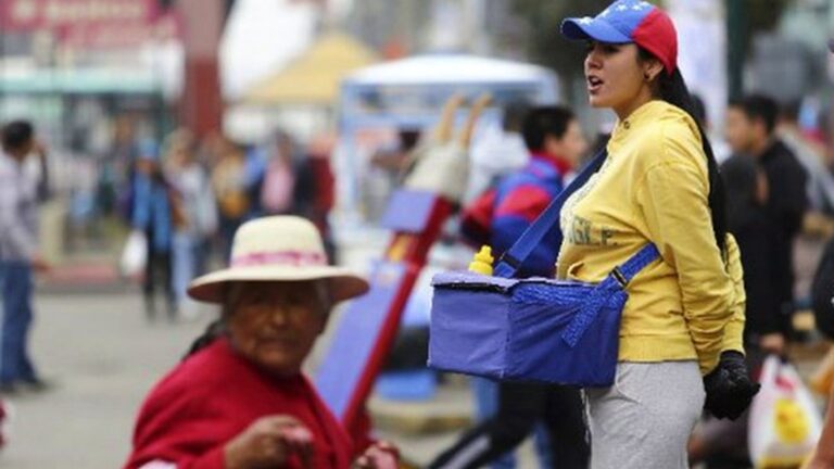 Piden exoneración de multas impuestas a venezolanos en Perú con papeles vencidos