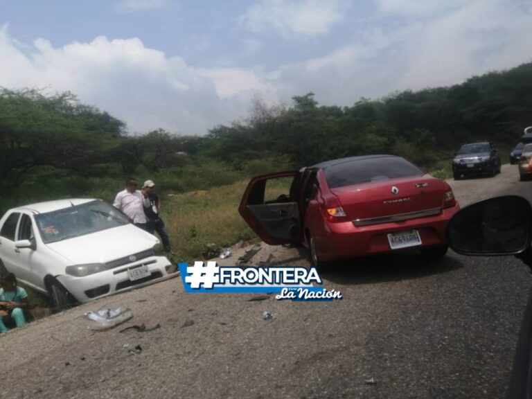 Al menos dos lesionados por accidente de tránsito a escasos metros de Peracal