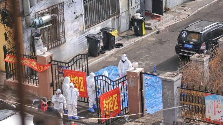 China confina a casi 30 millones de personas por un brote récord de Covid-19