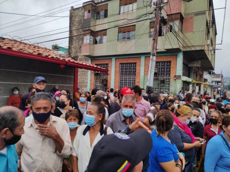 Confusión durante el paso para ir a votar a Colombia