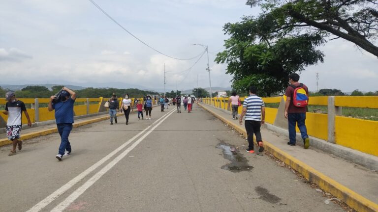 Así se encuentra el puente Simón Bolívar este 5M