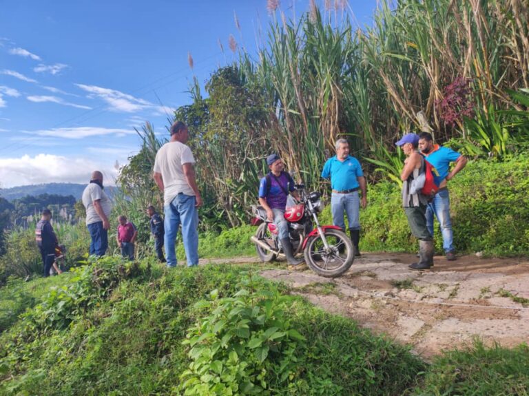 Aguas pluviales  provocan hundimiento de calzada en La García