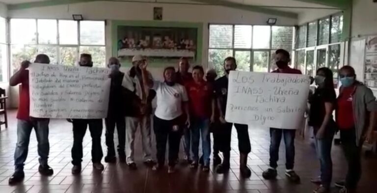 Trabajadores activos y jubilados del geriátrico de Ureña exigieron salarios dignos