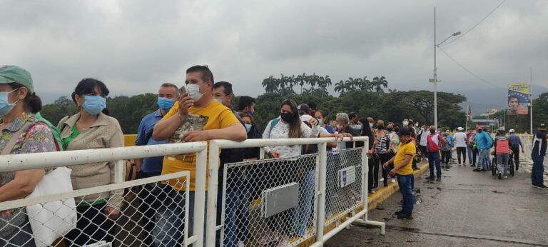 Solo están cruzando por el puente Simón Bolívar los colombianos que sufragaban en los consulados