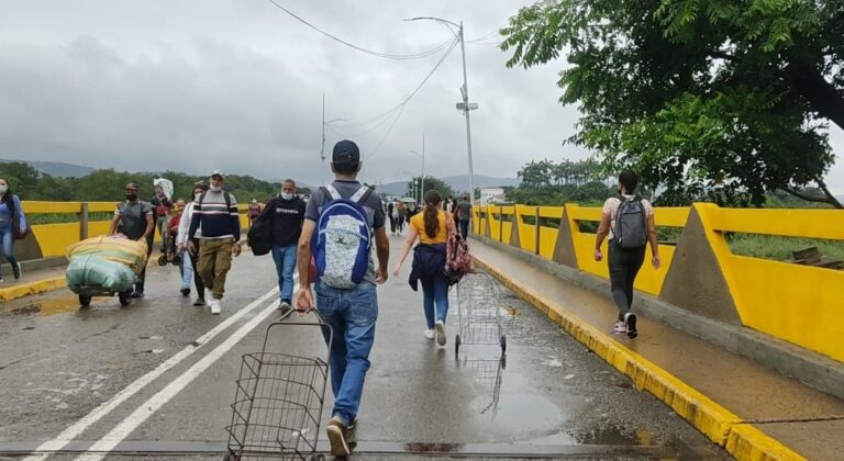 El puente Simón Bolívar retomó su dinamismo este 14M