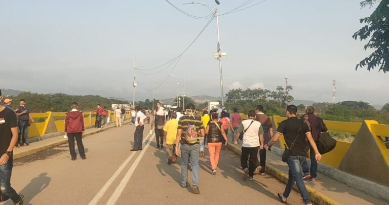 Así luce el puente Simón Bolívar este miércoles 16M