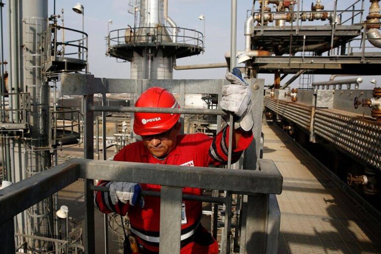 EEUU acusa a 10 hombres por evadir sanciones impuestas a PDVSA