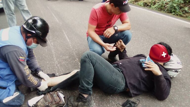 Joven lesionado tras perder el control de su moto en Capacho Nuevo