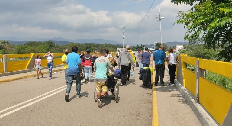 Nutrido el puente Simón Bolívar este jueves 17M