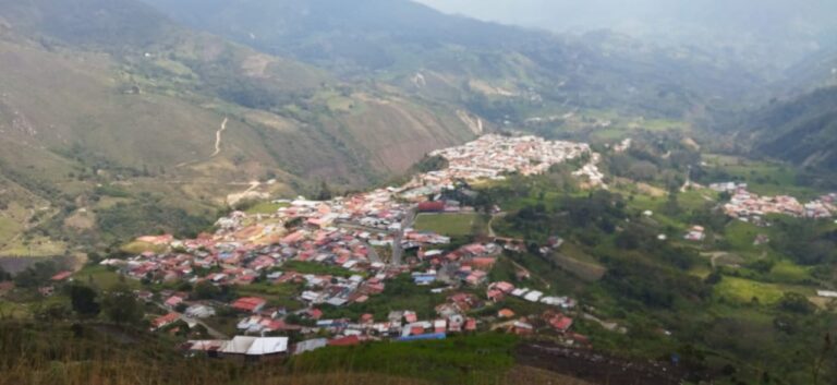 Puente en San Pablo a punto de ceder y vías colapsadas en el municipio Sucre
