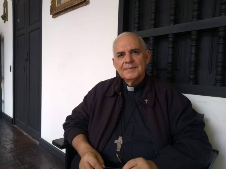 “La Iglesia católica busca caminos para poner fin a la guerra”