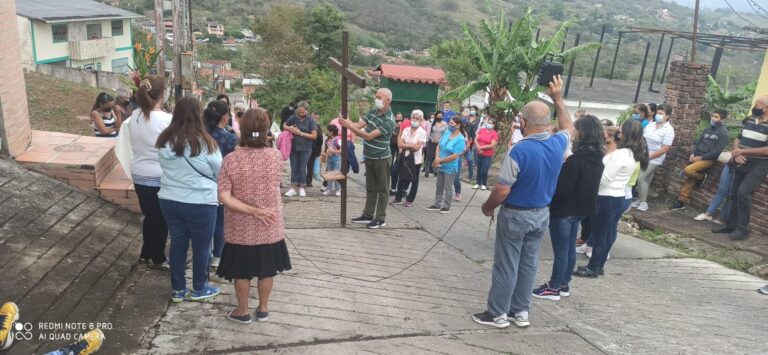 Procesión por la paz mundial en Zorca San Isidro