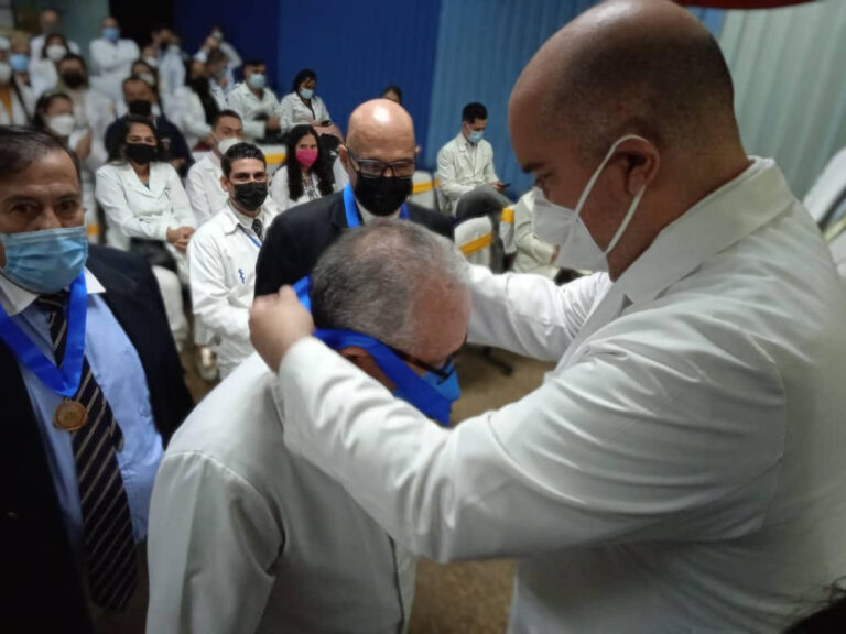 Corposalud rindió honores a los médicos 