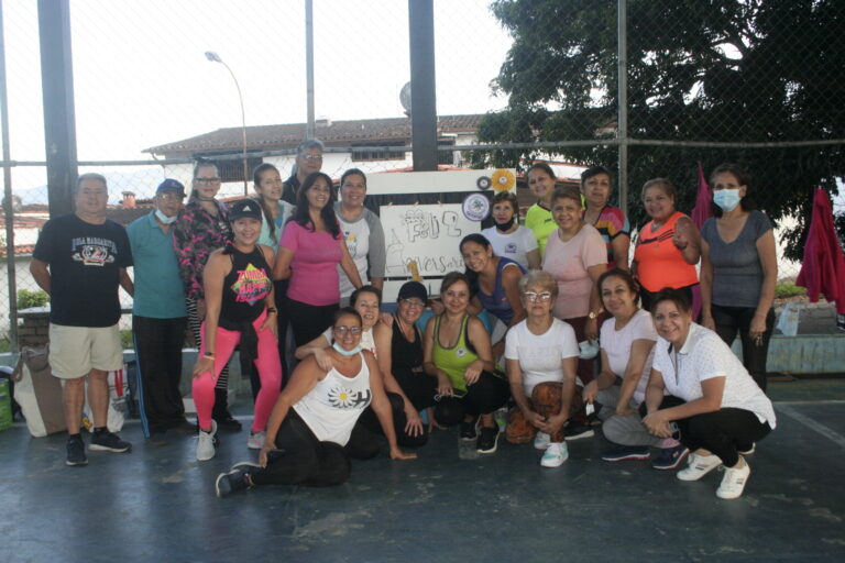 Club de Deporte y Recreación activa al adulto operativo