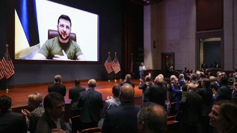 Zelensky insta a Biden a ser el “líder de la paz”