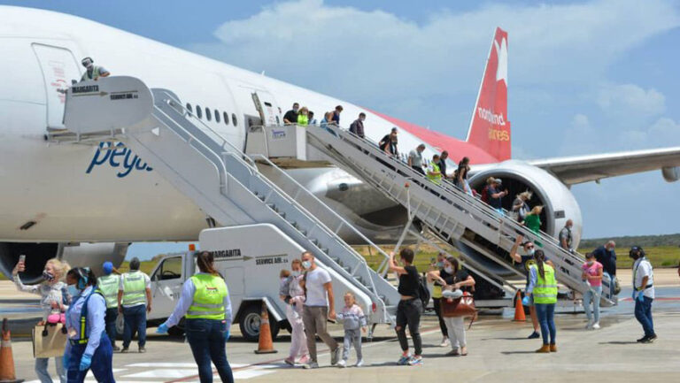 Ministro de Turismo confirma que continuarán vuelos rusos