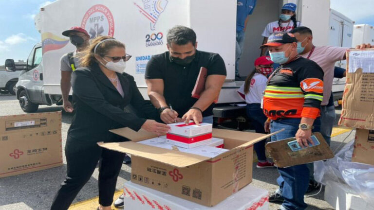 Llegan insumos médicos chinos a Venezuela