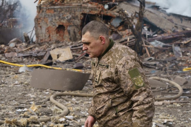 El aeropuerto ucraniano de Dnipró, "destruido" por bombardeos rusos