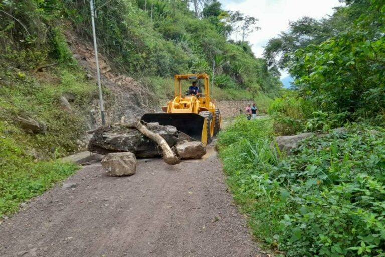 Deslizamiento de rocas ocasionó daño a tubería del acueducto en Seboruco