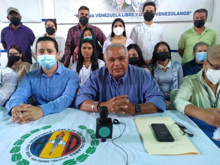 Denuncian infiltración de Bernal en comicios internos de AD