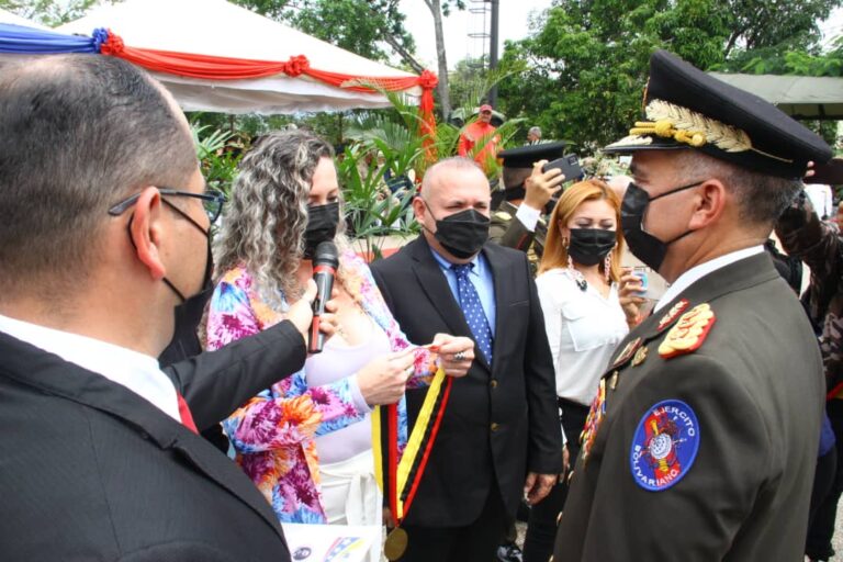 Con ascensos conmemoraron aniversario  de la Proclamación de la Independencia