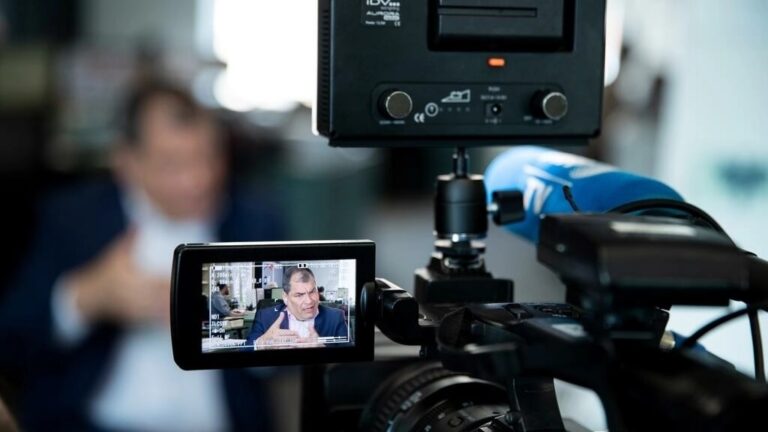 “A un corrupto no le dan asilo”, afirma Correa a AFP