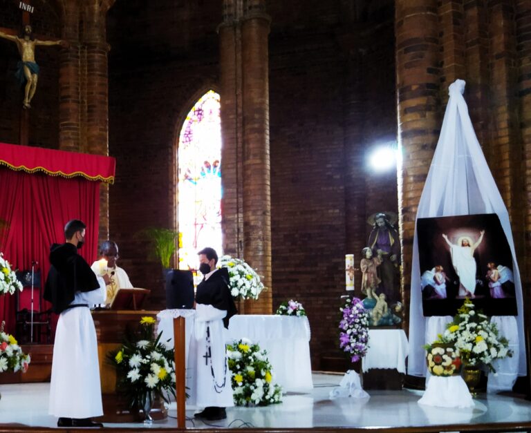 ¡Arriba corazones, Jesús resucitó!