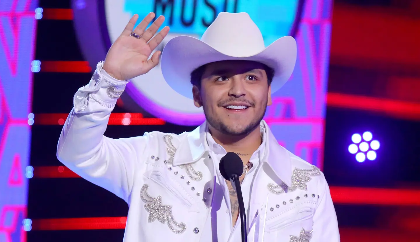 Christian Nodal se despide de México y anuncia que vivirá en Estados Unidos para presumir sus lujos