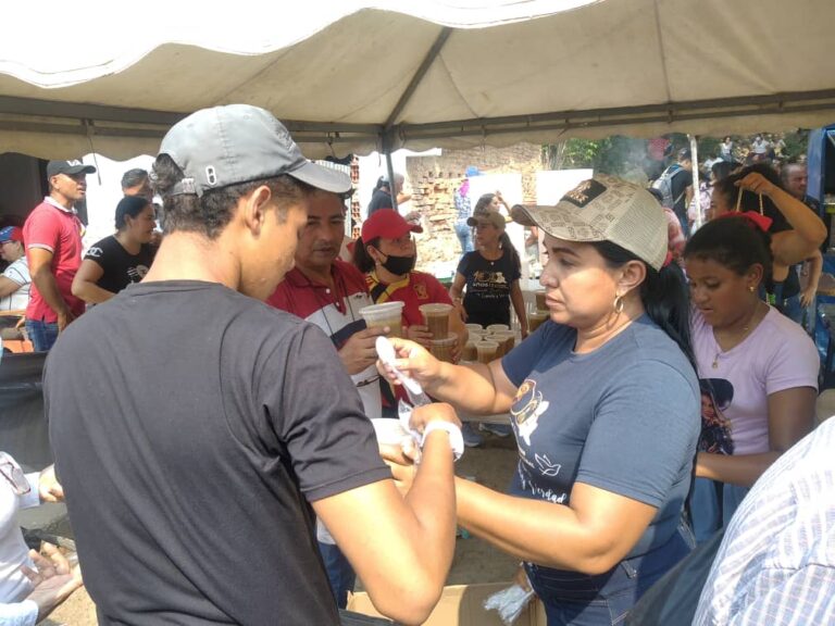 Más de 3 mil devotos disfrutaron de las ollas comunitarias durante el Viacrucis Ureña – La Mulata