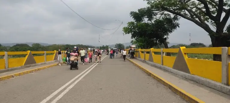 Así luce el puente Simón Bolívar este 7A