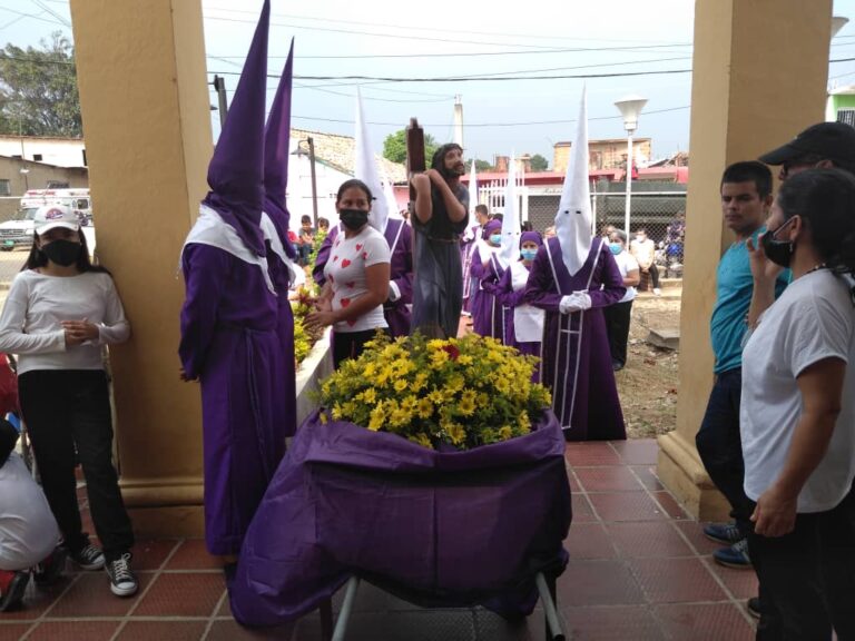 El Nazareno recorrió las calles de El Palotal