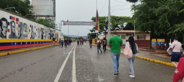 Así luce el puente Simón Bolívar este Domingo de Resurrección